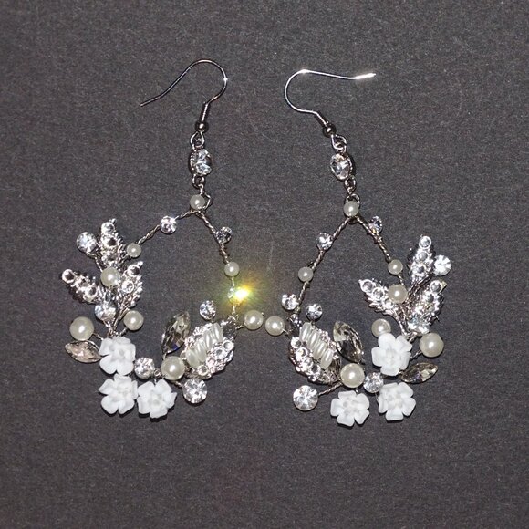 Untamed Petals Marin earrings NWT - Picture 2 of 4